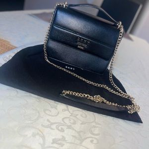 Black&gold chain crossbody DKNY